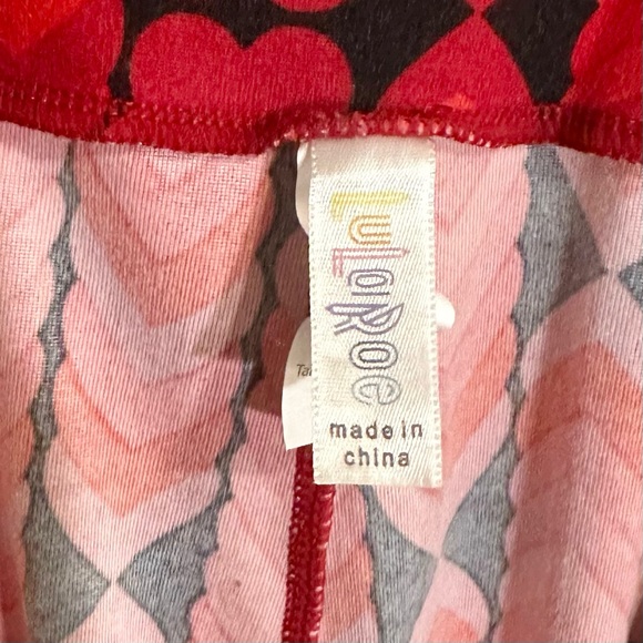 LuLaRoe Red Heart Ombré Overlapping Patterned Leggings - Tall and Curvy 10-22 - Picture 2 of 5